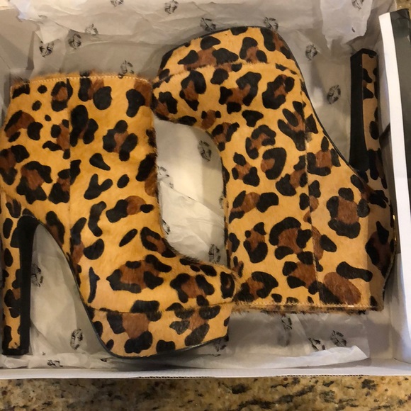 Leopard boots - Picture 1 of 6
